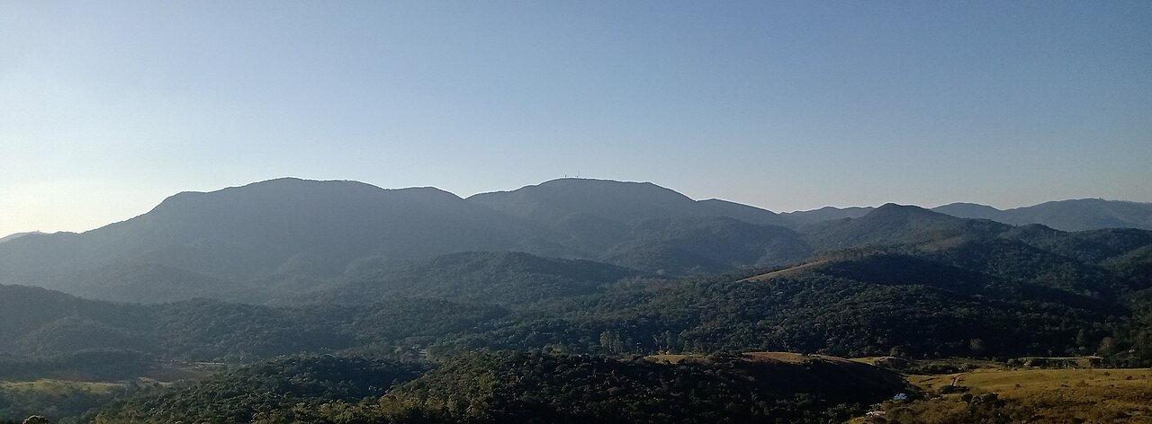 Serra do Itaberaba vista do morro do Nhangussu.
